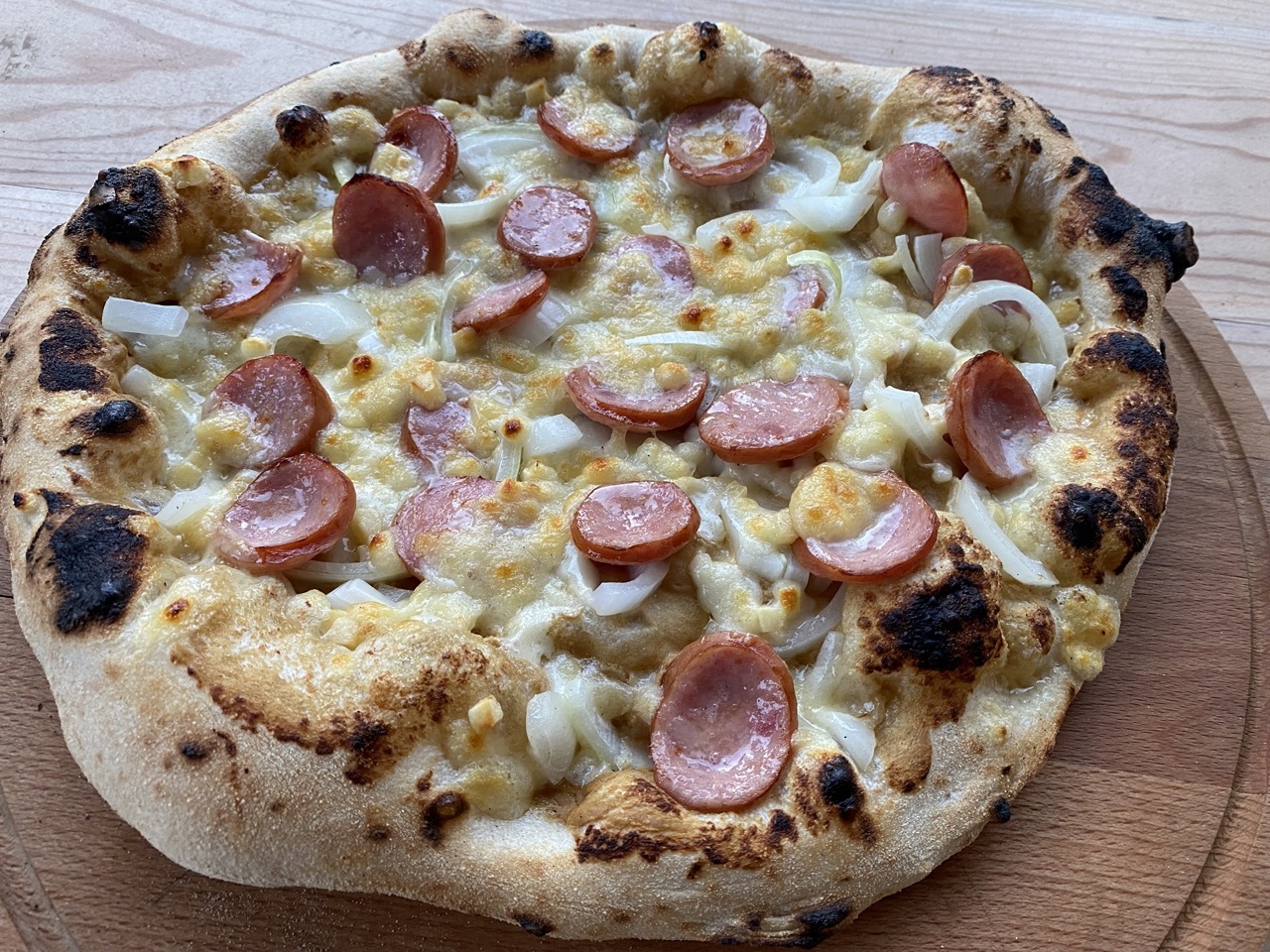 Pizza Saucisse Oignons